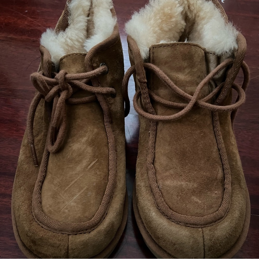 Girls   Tan Uggs Size 4